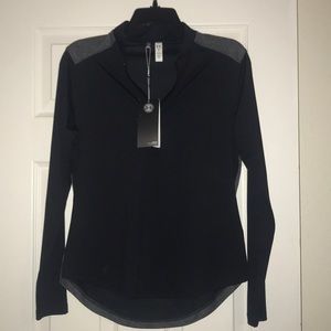 Women’s Under Armour golf 1/2 zip Pullover medium